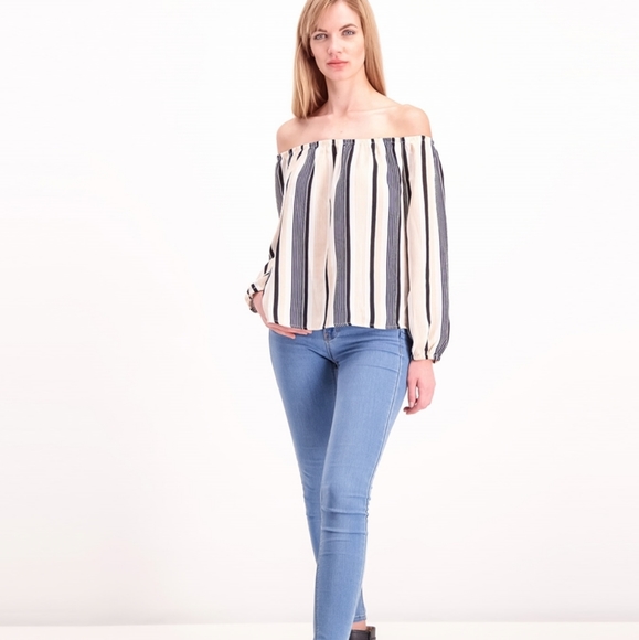 Lucca Couture
Women's Off The Shoulder Tops - Picture 4 of 10